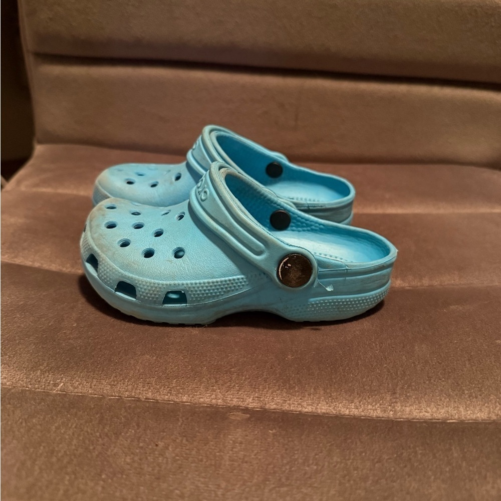 CROCS Kids Light Blue Classic Clog - Picture 3 of 5